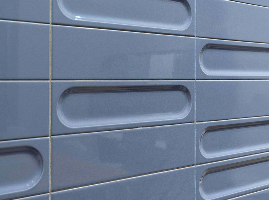 Porcelanosa Kent Navy Gloss 8x30x0.85 8x30cm shown in a styled room setting